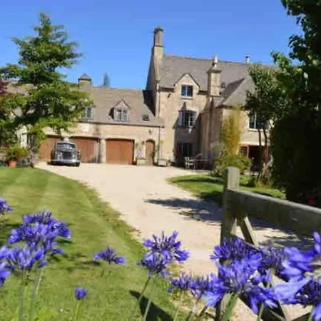 The Old Manor Coach House Apartment Cirencester Exterior photo
