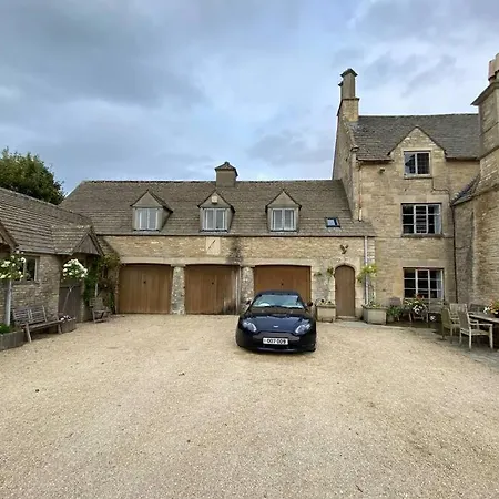 The Old Manor Coach House Apartment Cirencester Exterior photo