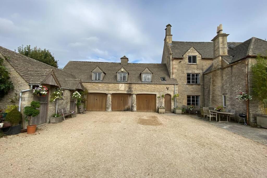 The Old Manor Coach House *
